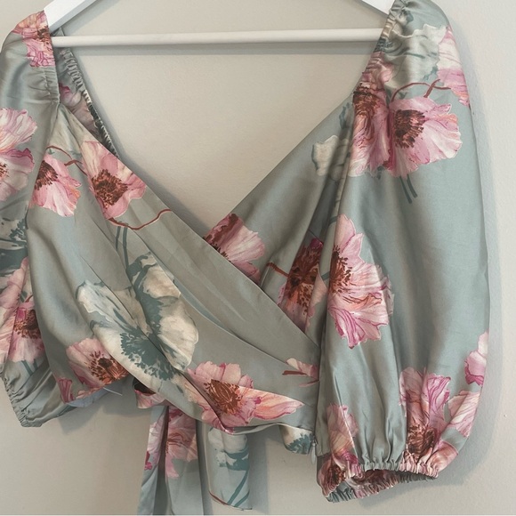 EXPRESS NWT Floral Satin Bow Back Crop Top - Sage Green Pink Size 2 - Picture 3 of 13